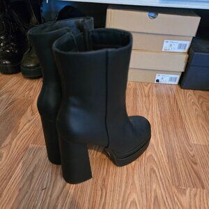 Black boots never worn